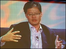 Yahoo přehodnocuje situaci, žádá Microsoft o koupi