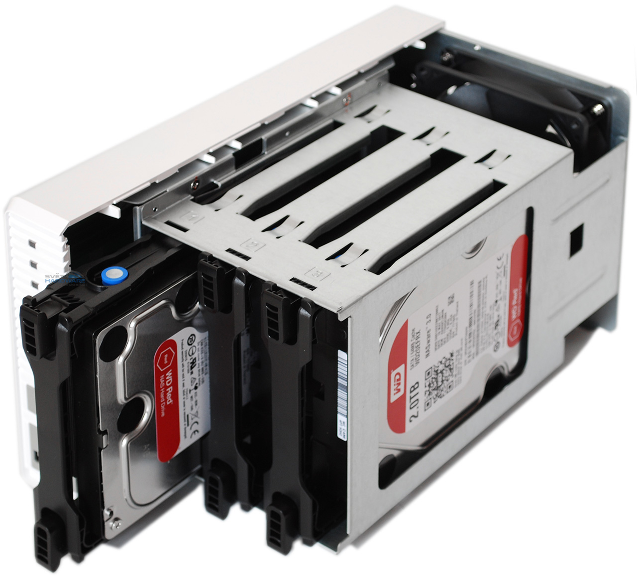 QNAP TS-328: trojdiskový speciál pro RAID 5