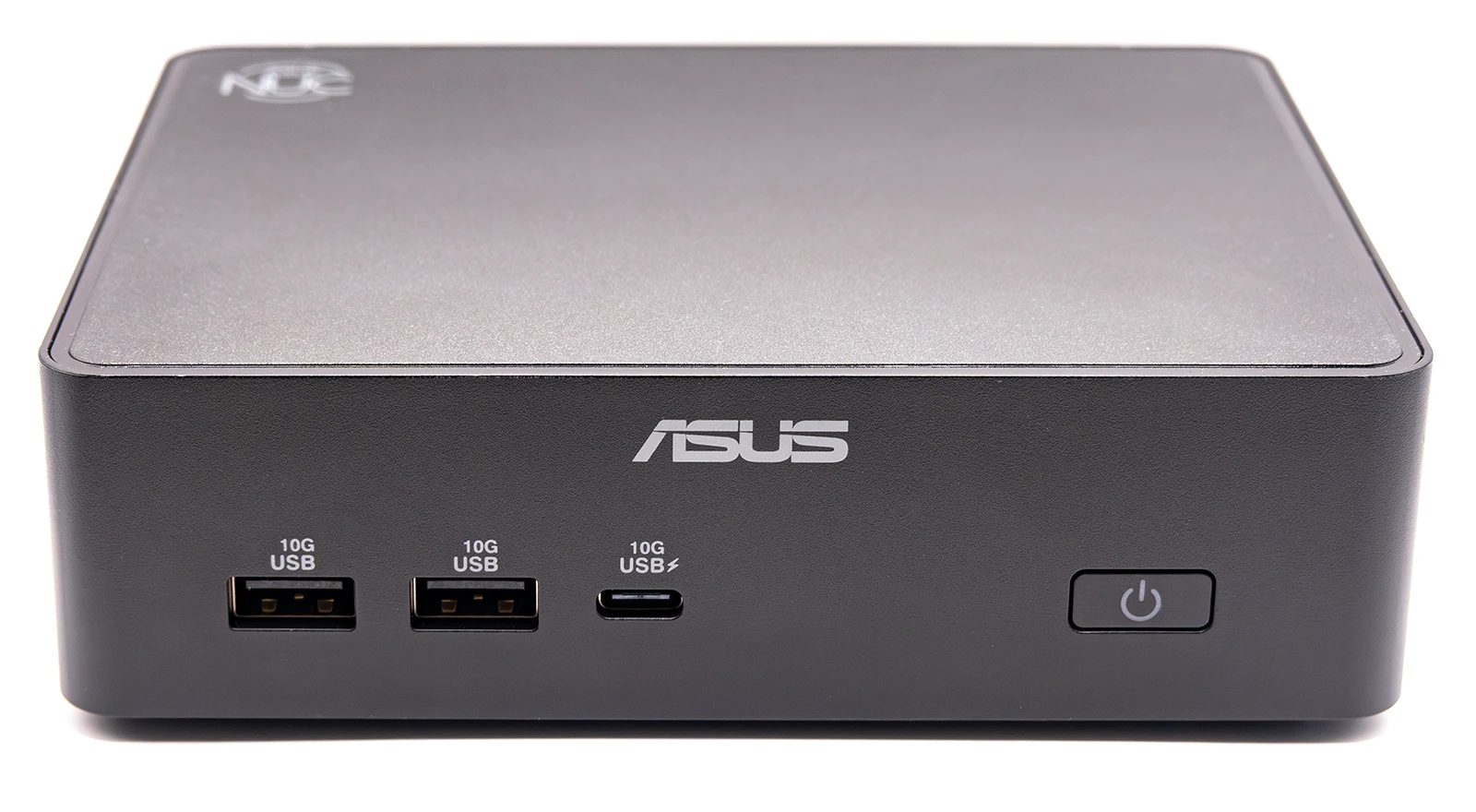 Asus NUC 16 Pro (pohled zepředu)