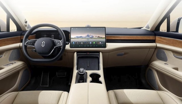 Huawei představil elektromobil AITO M5 EV s 80kWh LFP akumulátorem