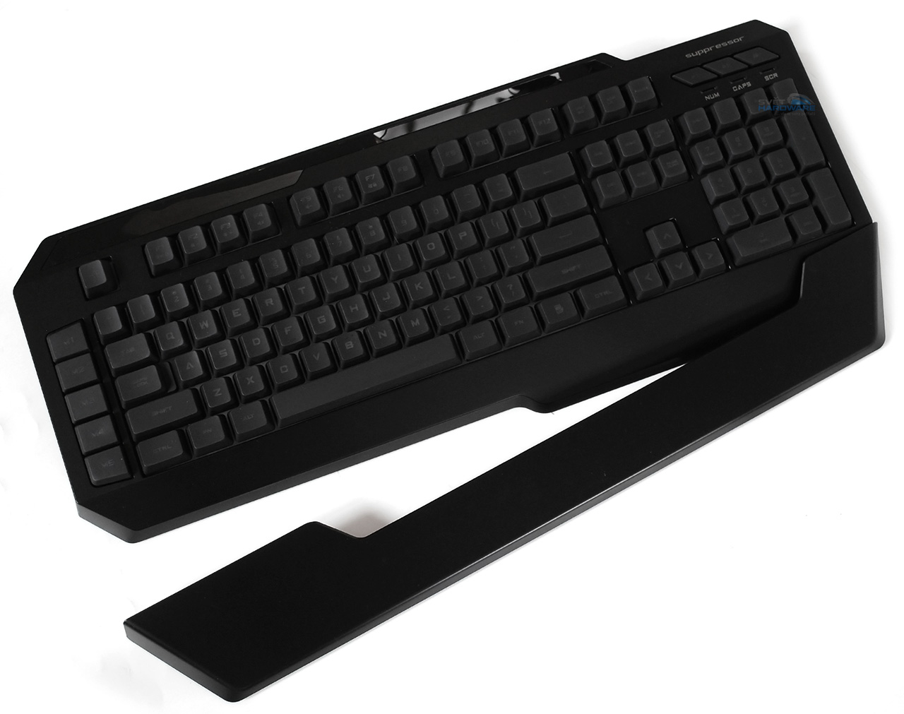 CM Storm Suppressor: podsvícená a programovatelná