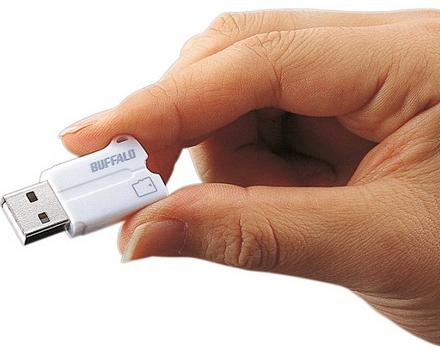Miniaturní čtečka karet microSD