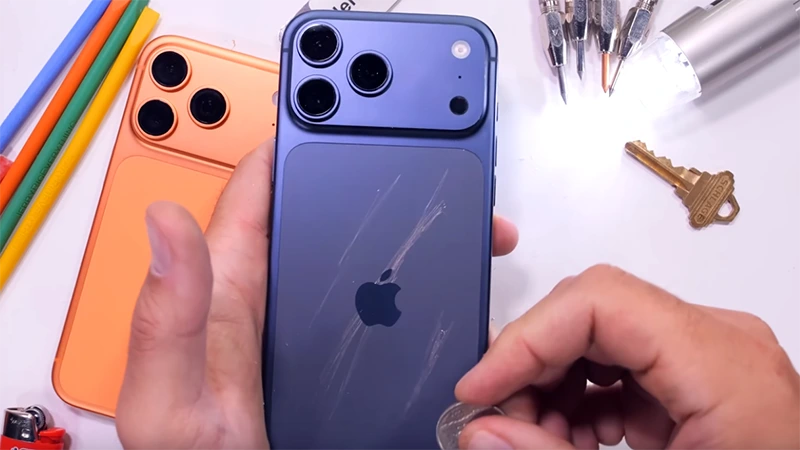 Apple iPhone Air na Bendgate rozhodně netrpí, rýsuje se ale škrábací Scratchgate?