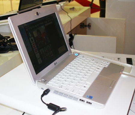 LG X110 - Mininotebook s 3G