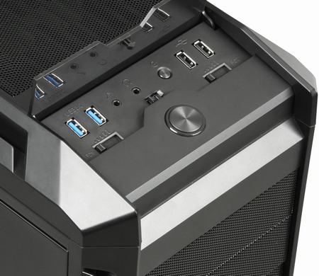 Pestrobarevné skříně Sharkoon pro hráče