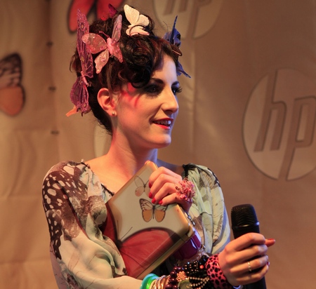 HP Mini 210 Vivienne Tam Edition - netbook s motýlími křídly