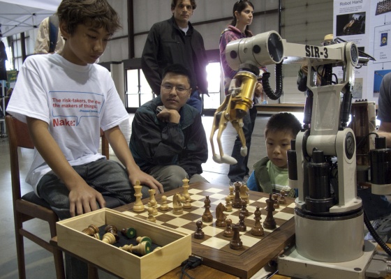 Šachový robot má průšvih, 7letému protihráči zlomil prst