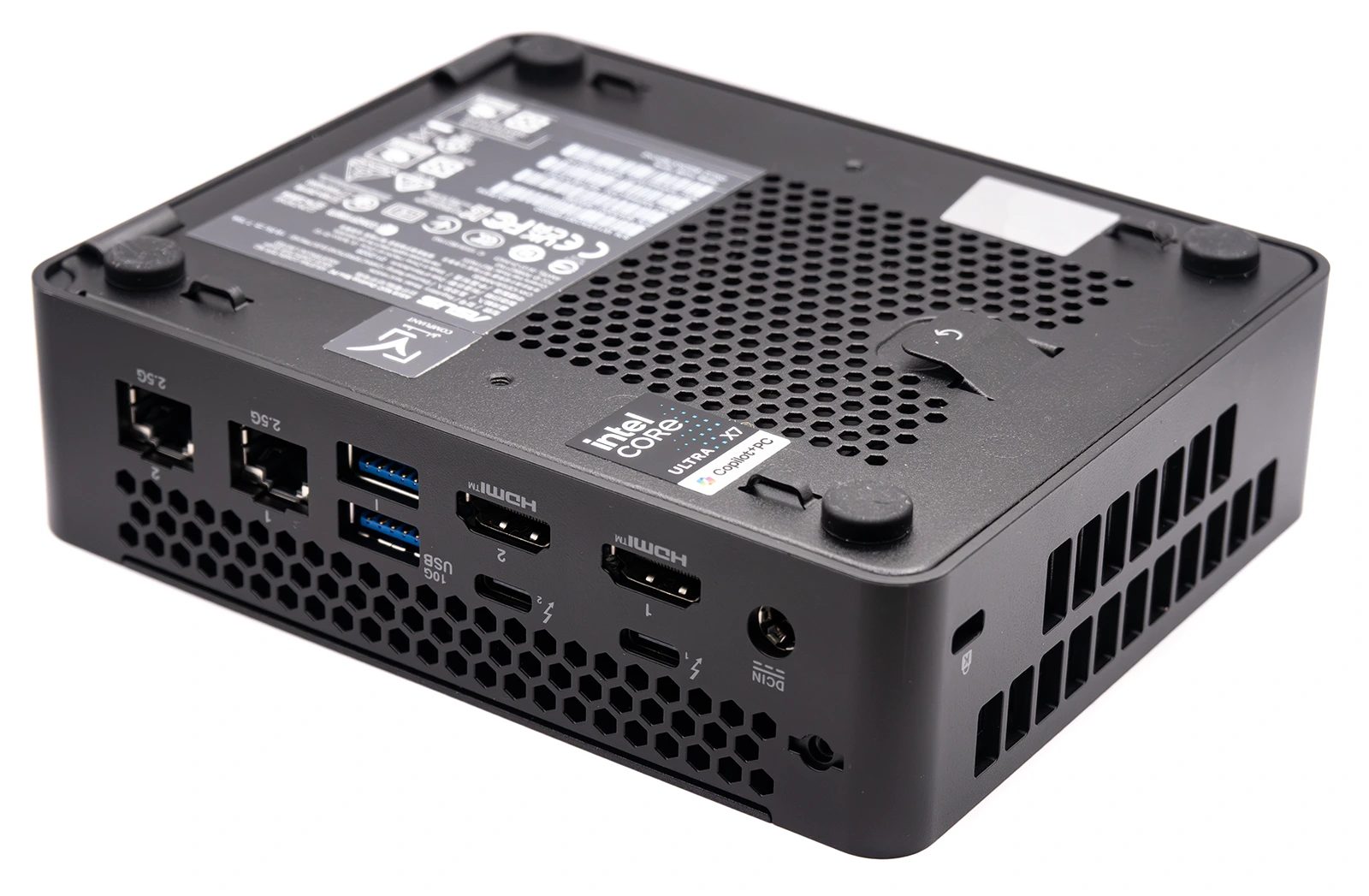 Asus NUC 16 Pro (zespodu)