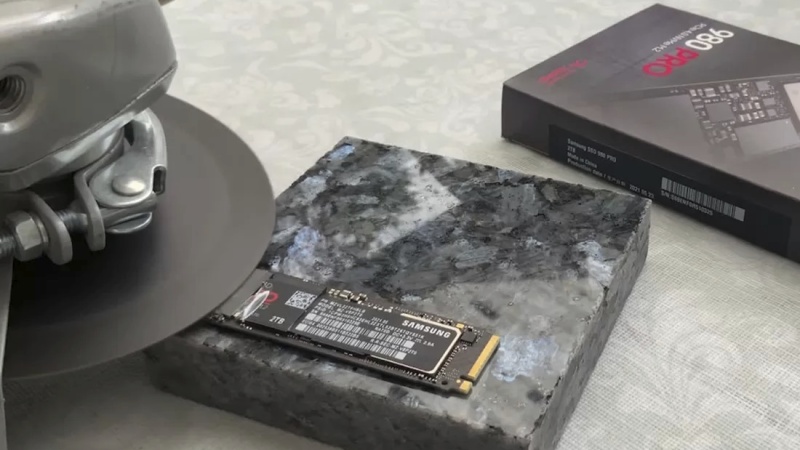 Reklamace SSD Samsungu s citlivými daty? Zákazník měl SSD provrtat nebo rozmlátit