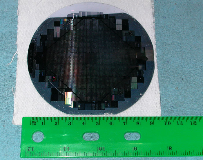 Co takhle počítač se 40 GPU přes celý wafer?