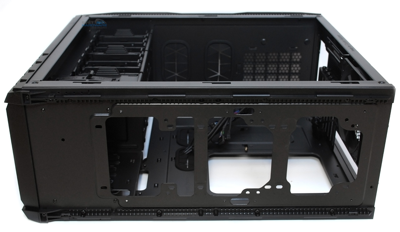 Cooler Master HAF Stacker 935: dvoupatrová skříň