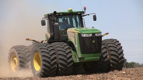 Farmáři kupují kradený software, aby si mohli sami opravit traktory