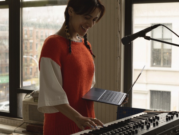 Apple uvádí pasivní MacBook Air s čipem M2 a větším 13,6" displejem