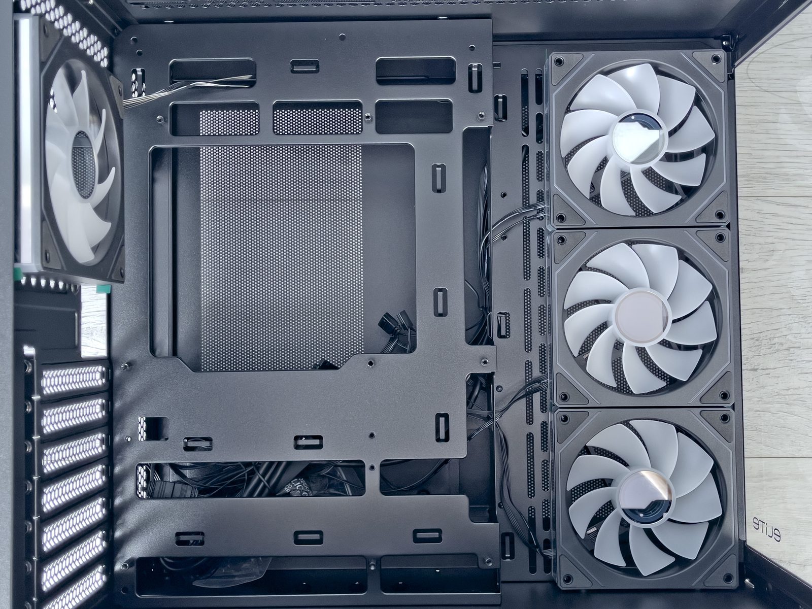 Test skříně Cooler Master Elite 681 – stvořena pro podívanou