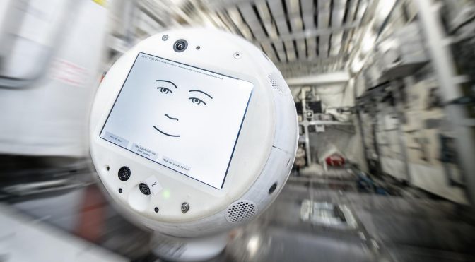 Na ISS dorazil nový robot s emoční inteligencí