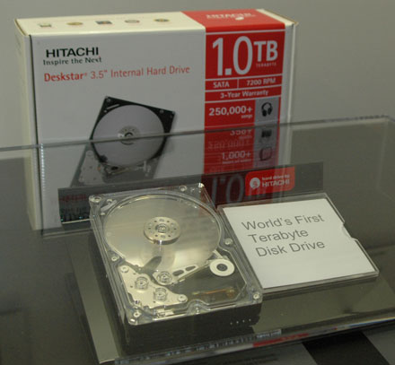Hitachi začalo dodávat své 1TB disky
