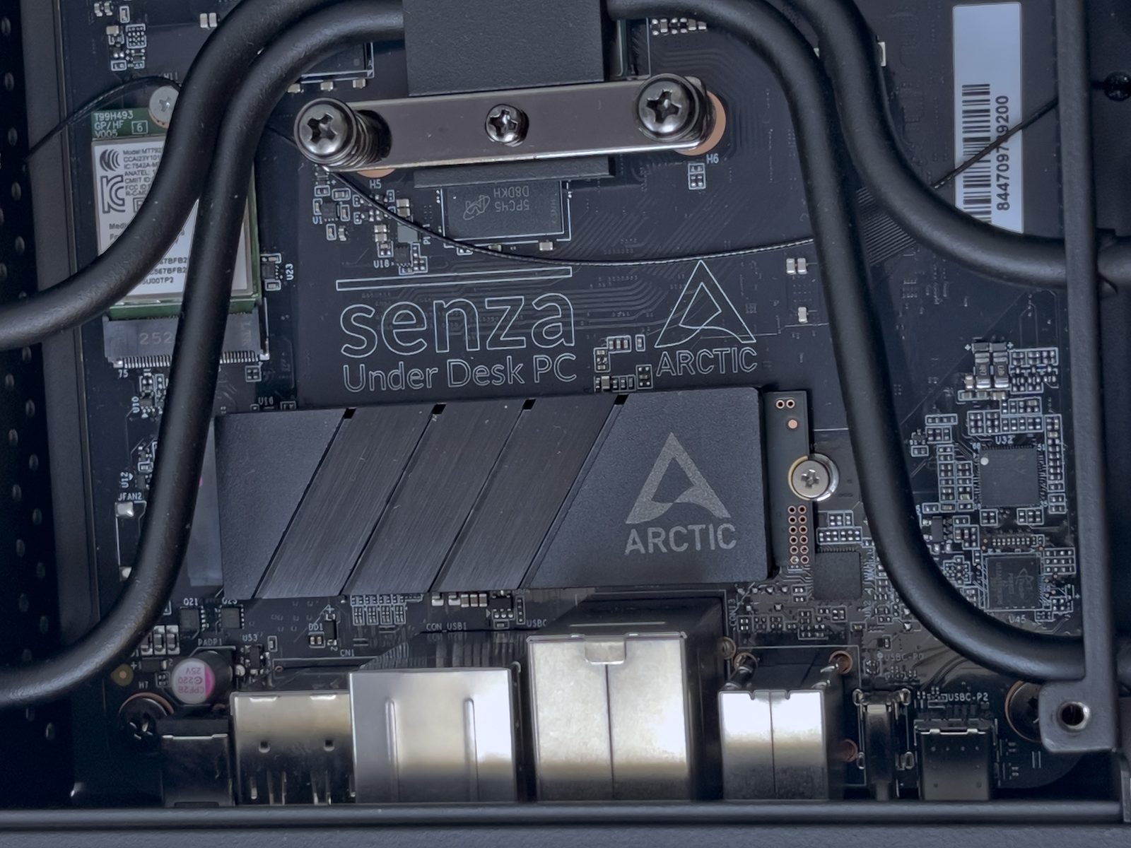 Test mini počítače Arctic Senza AI 370 – neslyšný a neviditelný