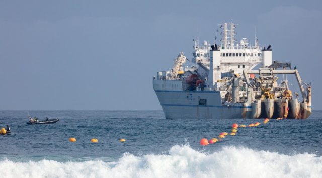 Microsoft a Facebook už mají nejrychlejší podmořský kabel