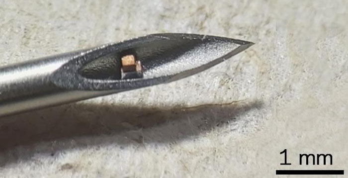 Columbia University ukazuje svůj systém pro aplikaci čipů injekční jehlou