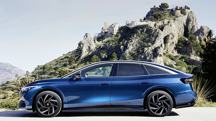 Volkswagen uvádí elektrický ID.7, nový sedan slibuje 700km dojezd