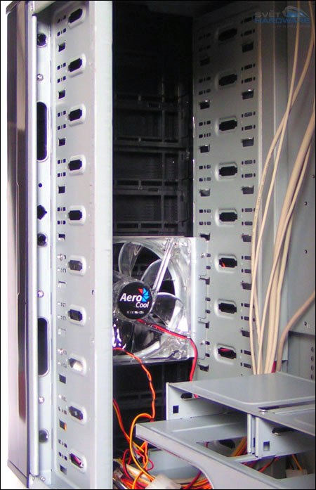 AeroCool Flamboyant: skříň s plamenným displejem