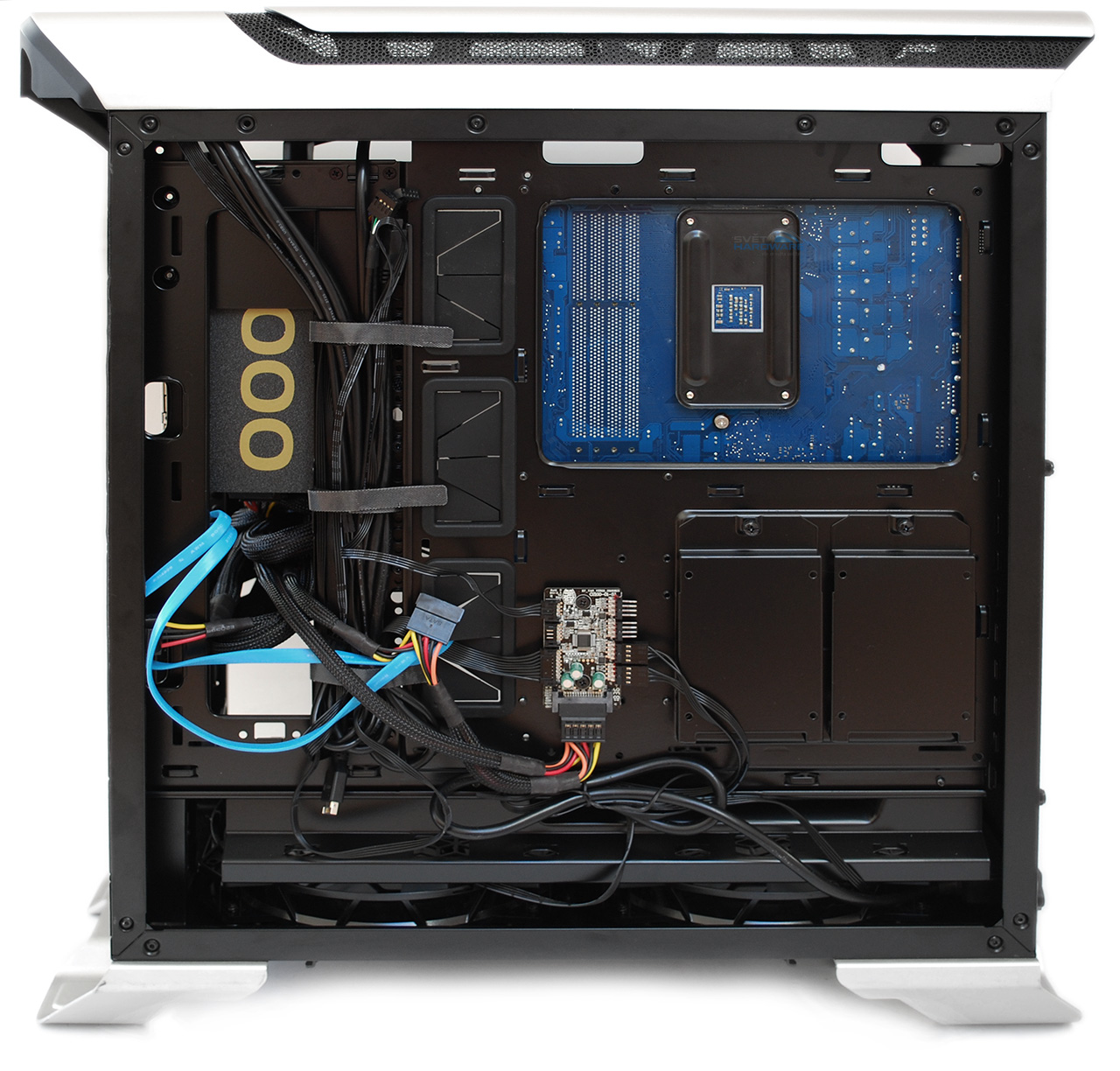 CM MasterCase SL600M: stříbrná elegance
