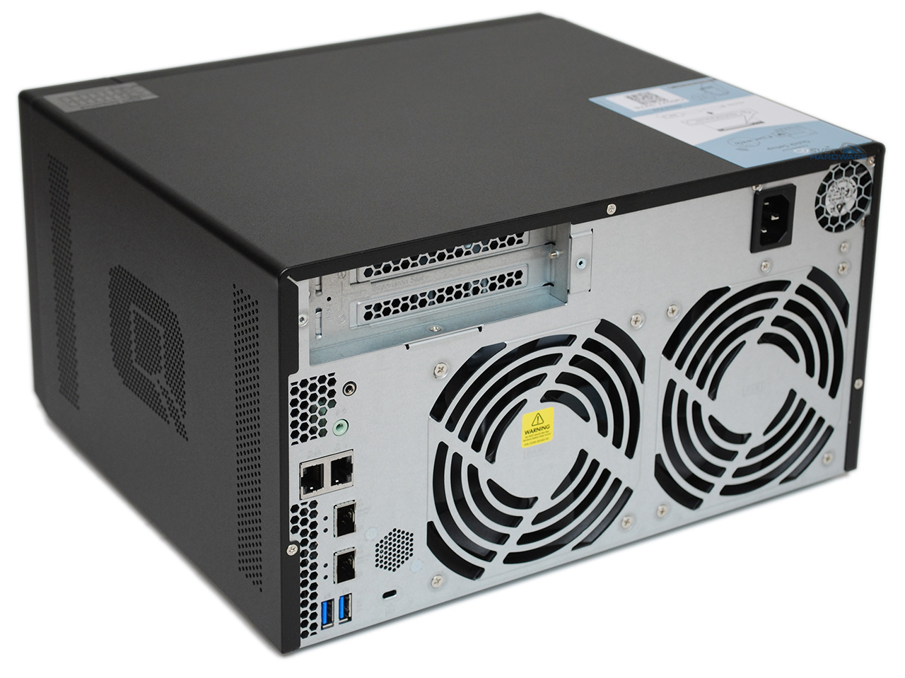 QNAP TS-832X: osm disků a rychlá síť