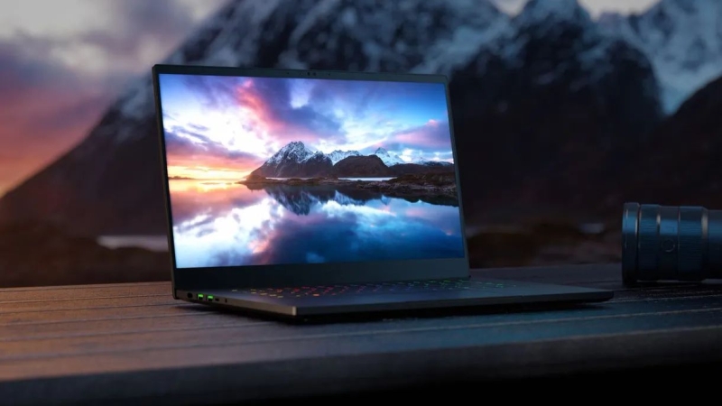 240Hz OLED míří do herních notebooků: Razer Blade 15
