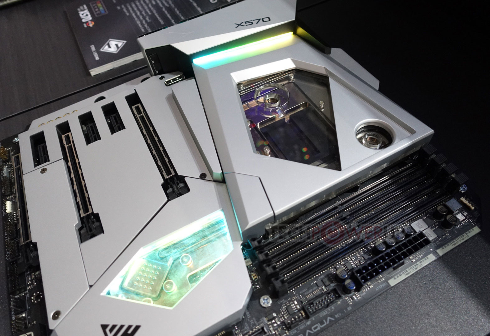 ASRock X570 Aqua: pro Ryzen 3000 a nejnáročnější uživatele