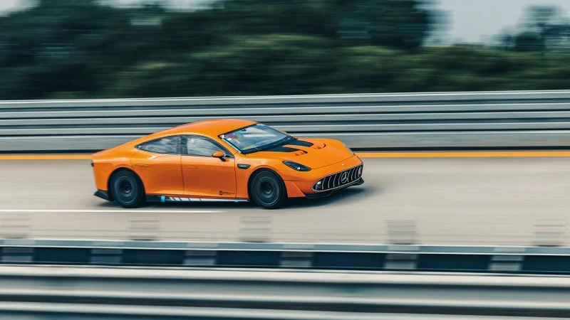 Elektrický Mercedes AMG GT XX ujel díky 850kW nabíjení za den 5479 km, rovník zvládl za 7,5 dne