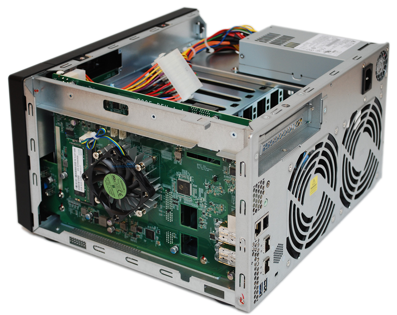 QNAP TS-832X: osm disků a rychlá síť