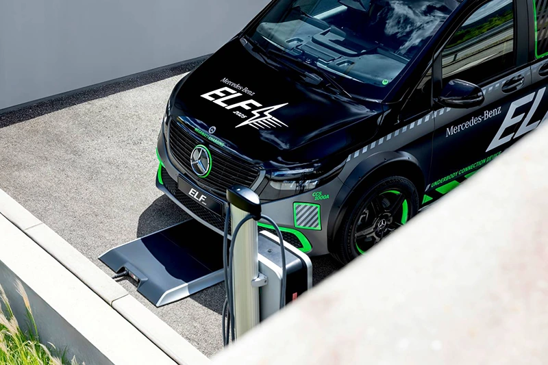Mercedes-Benz testuje ELF, velké MPV s bezdrátovým, solárním i 1MW drátovým nabíjením