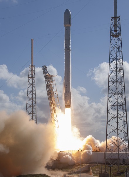 Tam a zase zpátky: návrat Falcon 9 ve videu