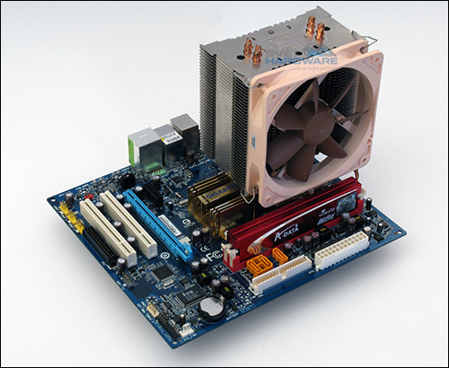 Gigabyte GA-73PVM-S2H: Integrovaná GF 7100 pro Intel