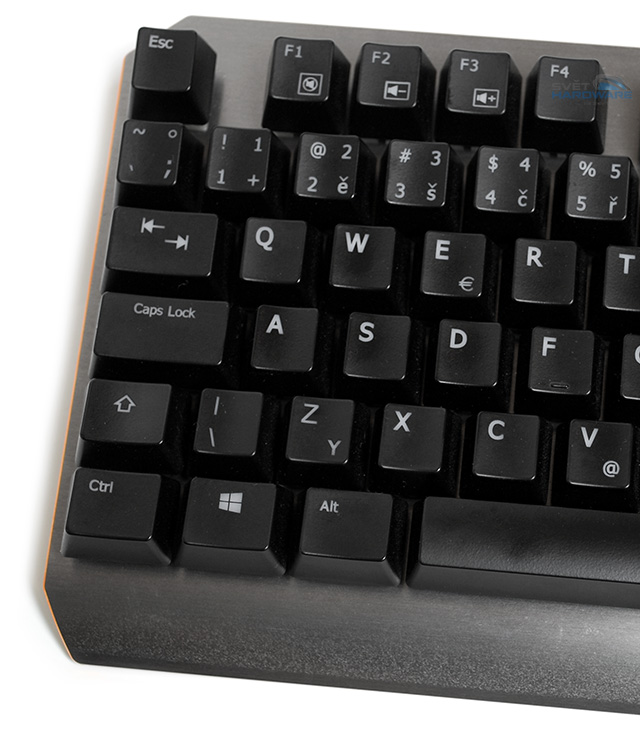 Aorus K7: hliníková mechanika v RGB barvách