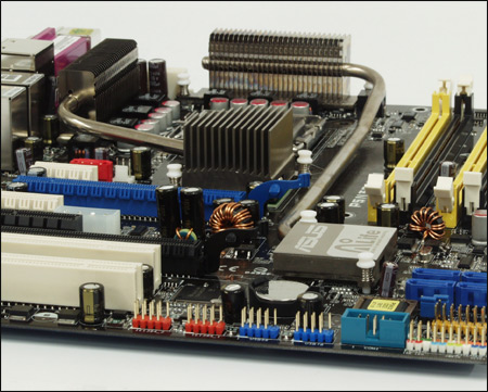 Asus P5N32-SLI Deluxe - chlazení pomocí heatpipe