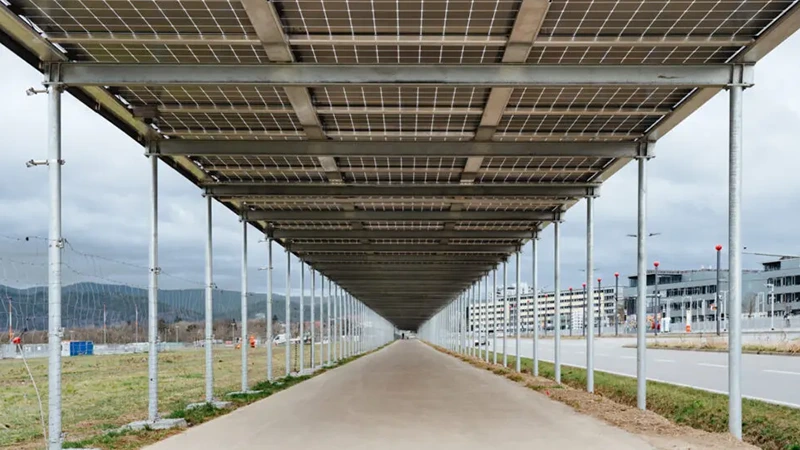 V Německu otevírají první solární cyklostezku, ročně má vyrobit 287 MWh energie