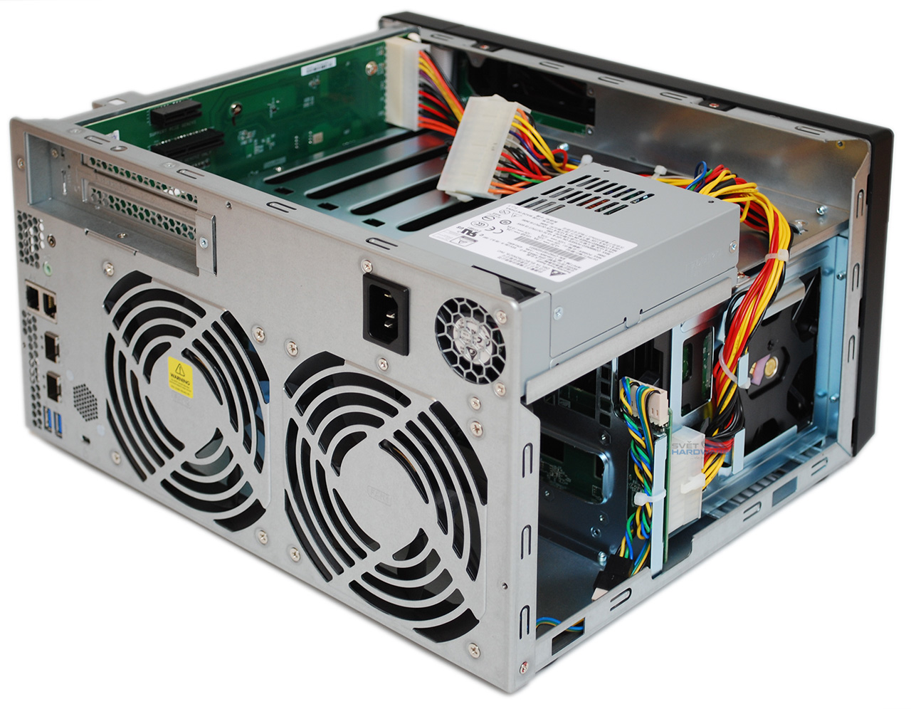 QNAP TS-832X: osm disků a rychlá síť