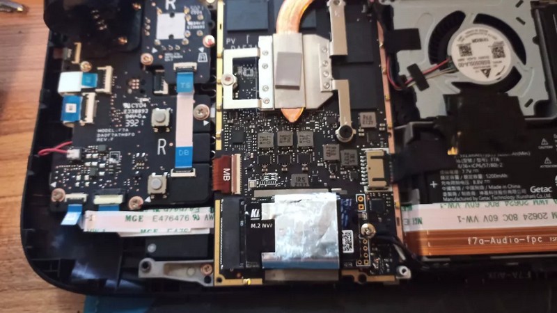 Konstruktér konzole Steam Deck varuje před modifikacemi SSD