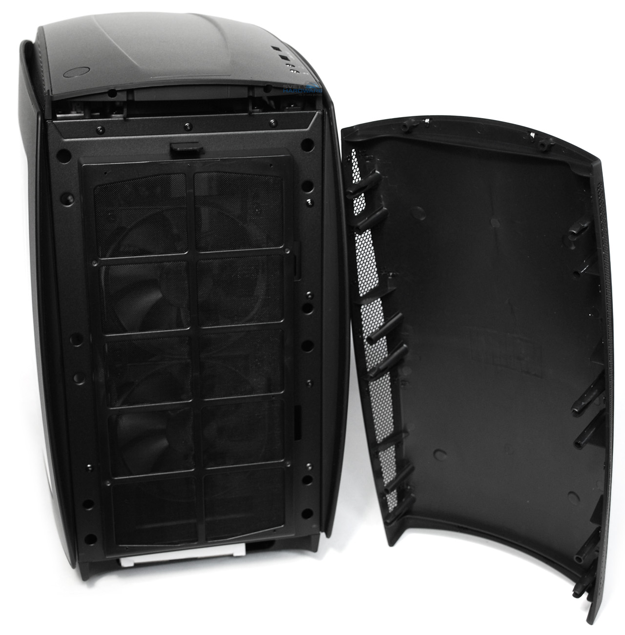 NZXT Manta: malá velká skříň