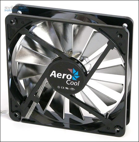 Deset 120mm ventilátorů v testu průtoku vzduchu