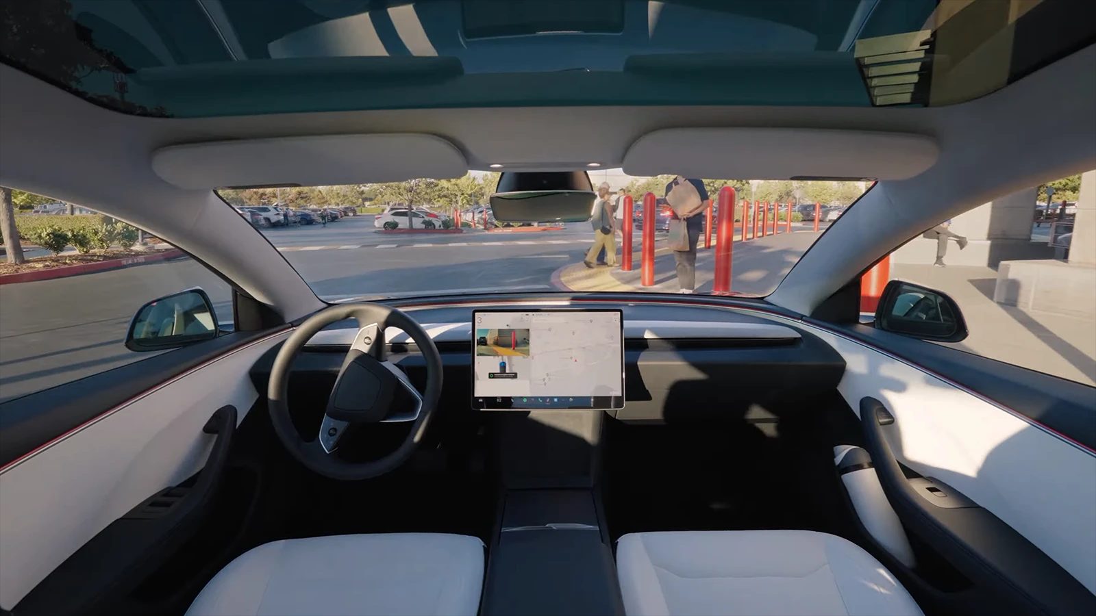 Tesla v EU nesmí používat jméno Full Self-Driving: přivítejte Assisted Driving