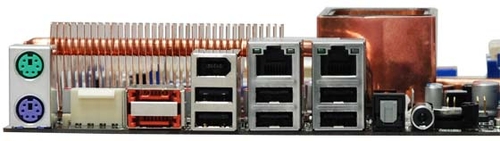 Základní deska Foxconn BlackOPS konečně zde