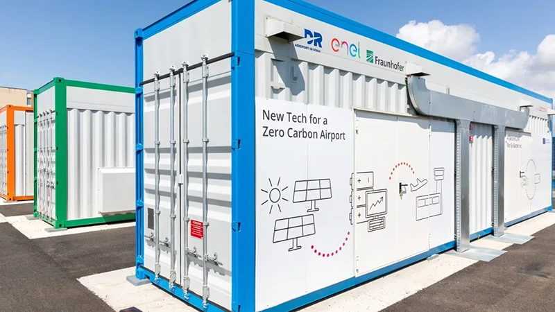 Italské letiště má 10MWh akumulátor z vysloužilých baterií Nissanů a Stellantisu