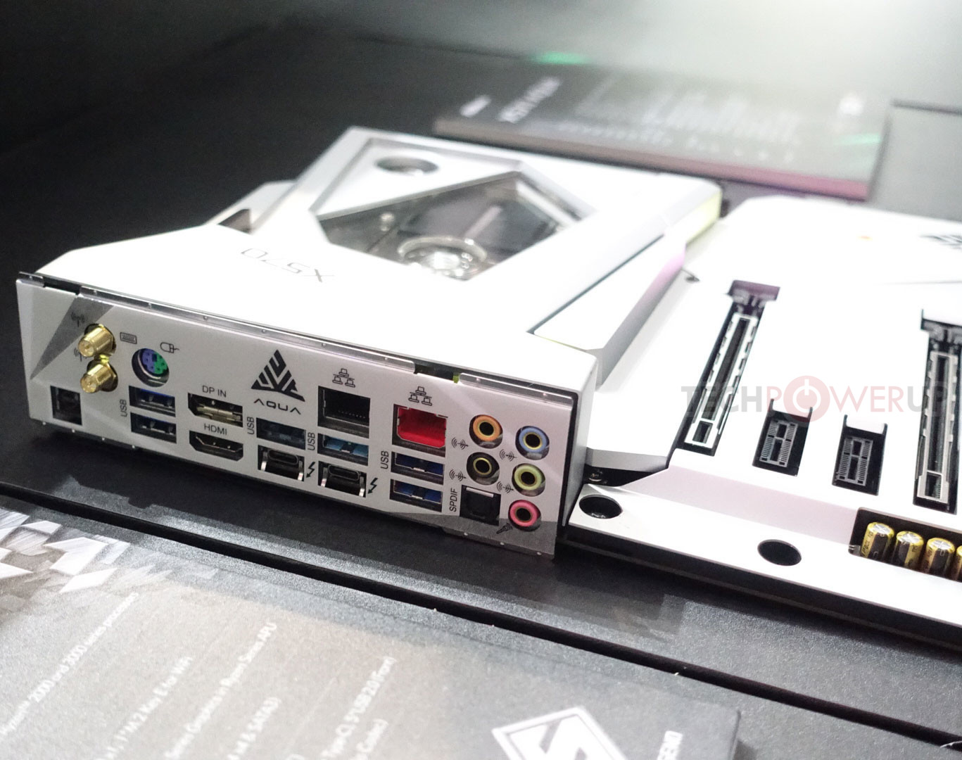 ASRock X570 Aqua: pro Ryzen 3000 a nejnáročnější uživatele