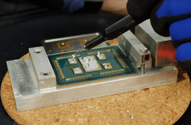 Threadripper 3. generace zbaven heatspreaderu, jak se chladí?