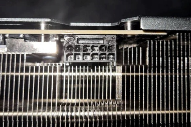 Nvidia vyšetřuje první případy roztavených kabelů u GeForce RTX 4090