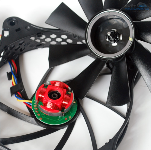 Trojice 12cm ventilátorů v testu