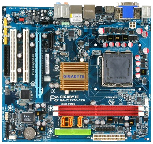 Gigabyte GA-73PVM-S2H: Integrovaná GF 7100 pro Intel