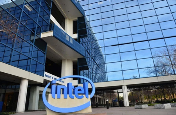 Intel má prý zálusk na Broadcom, pokud ten ovšem dokáže koupit Qualcomm